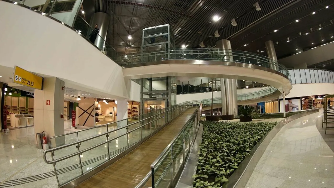 Interior do Terminal 3 do Aeroporto Internacional de Guarulhos, em São Paulo